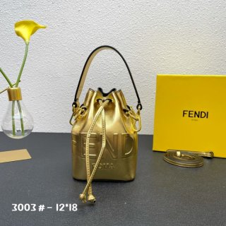 FENDI フェンダーチェ（レディース） バッグ通販。新作コレクションから日本未発売アイテムまで続々登場！nvbag425