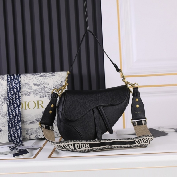 Dior ディオール（レディース） バッグ通販。新作コレクションから日本未発売アイテムまで続々登場！nvbag059
