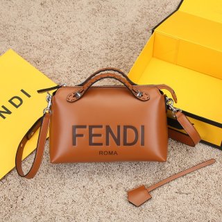 FENDI フェンダーチェ（レディース） バッグ通販。新作コレクションから日本未発売アイテムまで続々登場！nvbag079