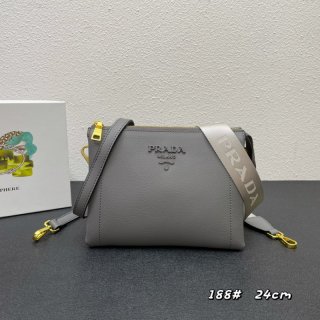 PRADA プラダ （レディース） バッグ通販。新作コレクションから日本未発売アイテムまで続々登場！nvbag172