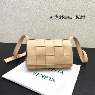 Bottega Veneta（レディース） バッグ通販。新作コレクションから日本未発売アイテムまで続々登場！nvbag332