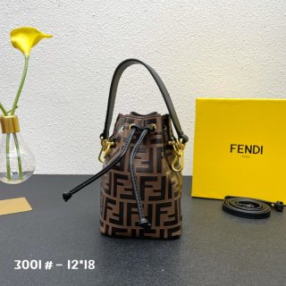 FENDI フェンダーチェ（レディース） バッグ通販。新作コレクションから日本未発売アイテムまで続々登場！nvbag428